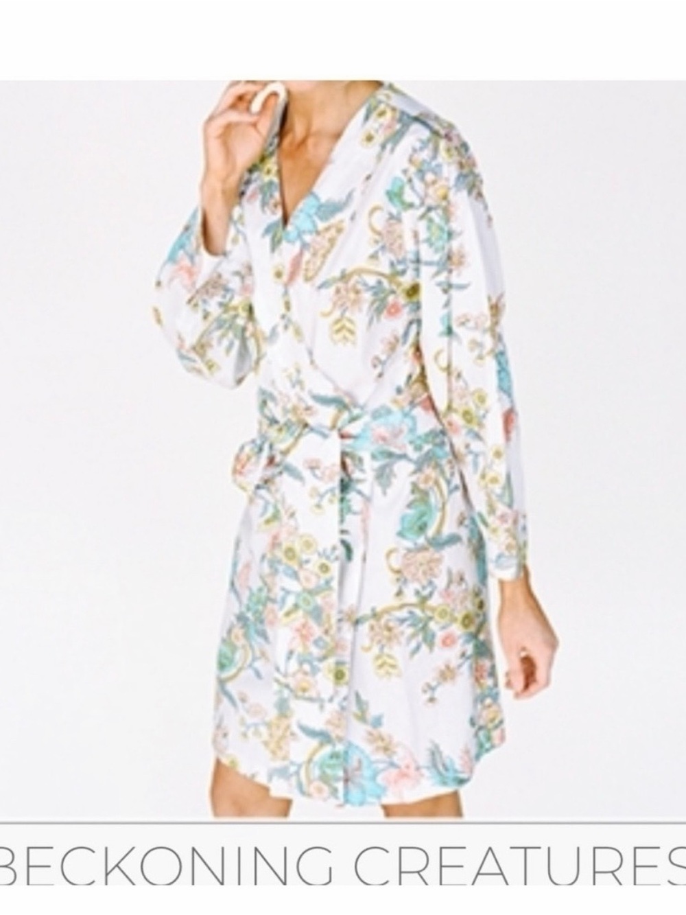Beckoning Creatures Plum Pretty Sugar White Floral Wrap Robe Kimono Small